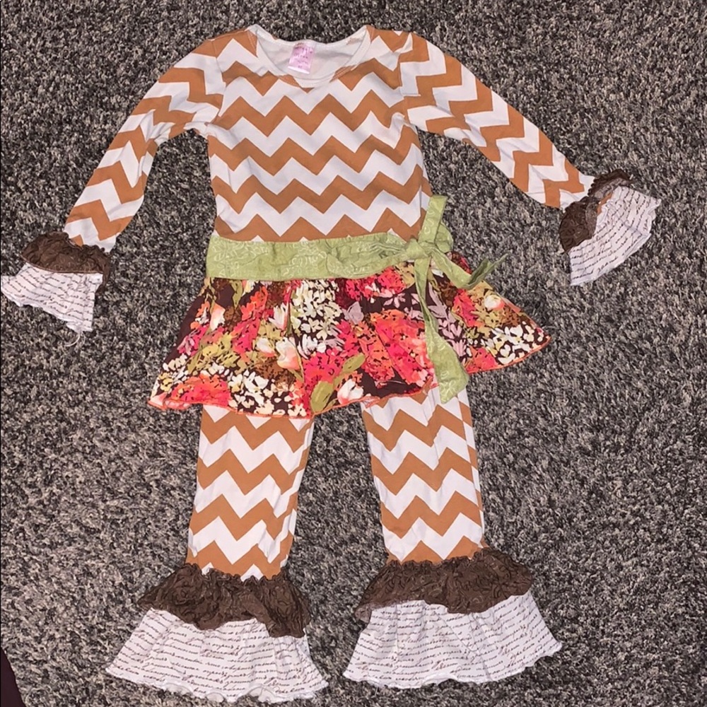 Giggle Moon matching fall set! Size 4T 🍁